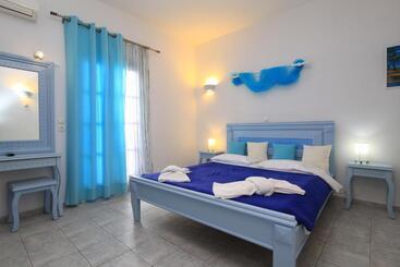 Hotel Seaside By Manos