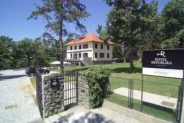 Apartahotel Republika