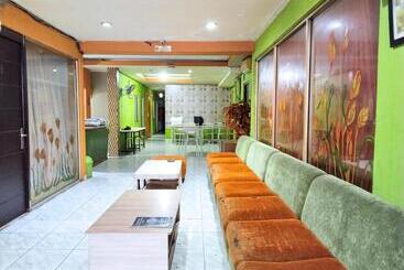 בית מלון כפרי Seungit Guest House Syariah