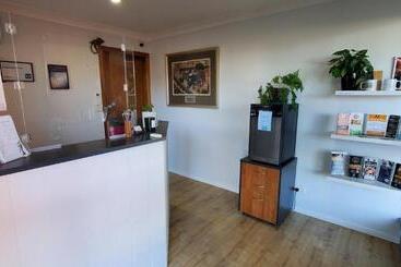 Hotel Roydons Motor Inn