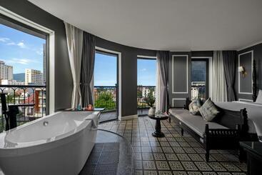 هتل Del Luna Boutique