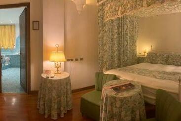 Hotel Eveline 2   Piscina Privata O Jacuzzi