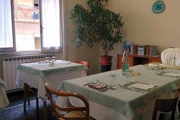 בית מלון כפרי Pensione Gardenia