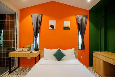 Lá Hotel Hàng Xanh