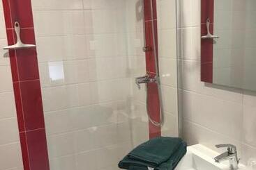 تختخواب و صبحانه Les Papoulis