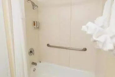 Hotel Garnet Inn & Suites