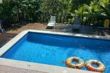 هتل Iguana Libre