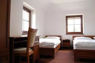 Majatalo Penzion U Kostela