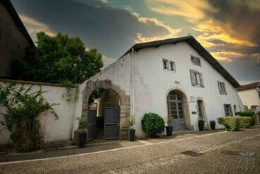 ベッドアンドブレックファースト Maison Du Pierrou