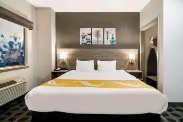 Hotel Quality Inn & Suites