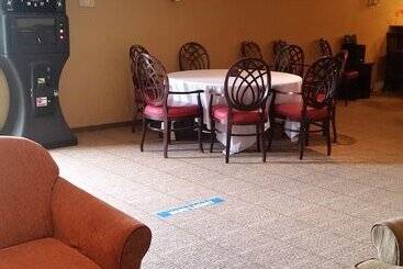 فندق Comfort Suites Johnson Creek Conference Center