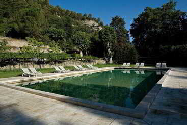 Отель Lerie Notre Dame De Lumieres