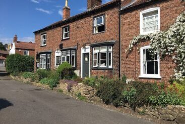 Cosy Lincs Wolds Cottage In Picturesque Tealby