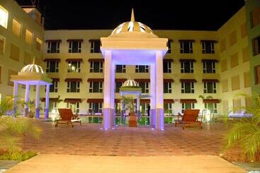 ホテル Cambay Grand  Kukas