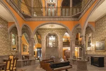 هتل Museo Palacio De San Agustin