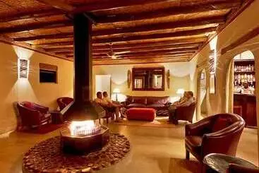 בית מלון כפרי Zebra Kalahari Lodge