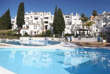 هتل آپارتمان Pueblo Evita Premium Suites