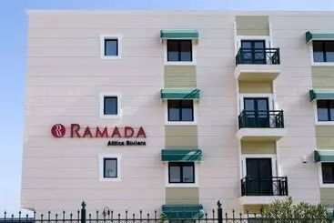 ホテル Ramada by Wyndham, Athens Club Attica Riviera