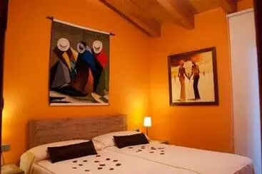 Отель Villaro Del Bosc