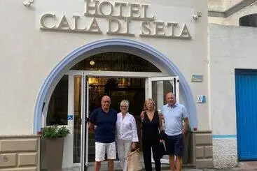 هتل Cala Di Seta