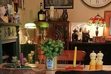 Bed and Breakfast No. 30