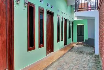 Hotel Spot On 90537 De Wisma Emas