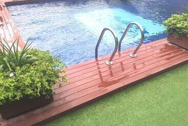 هتل Cuatro Hermanas