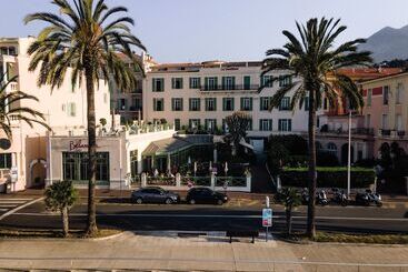 Hotel Hôtel Vendôme Menton