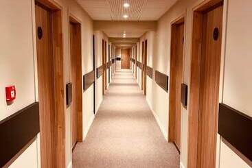 호텔 Hôtel Spa Restaurant La Madrague