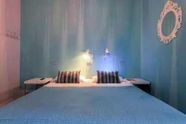 Hotelli The Boheme Navigli Junior Suite       Quiet & Comfy Vintage Junior Suite With Cozy Balcony   5th Att