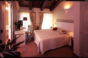 هتل Relais Bella Rosina Pool & Spa