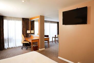 فندق Doubletree By Hilton  Milton Keynes
