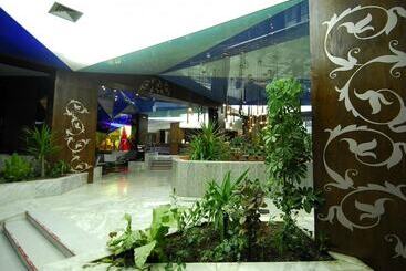 Kurort  Chiraz Club   Families Only