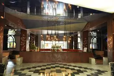 Resort Chiraz Club Families Only