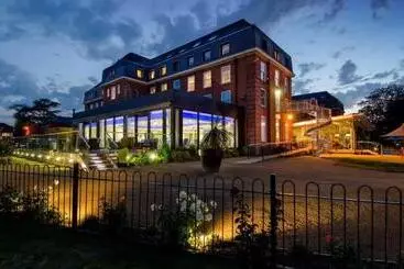 Hotel The Lensbury Resort