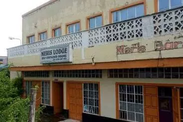 تختخواب و صبحانه Meris Lodge