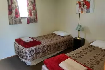 هتل Picton S Waikawa Bay Holiday Park