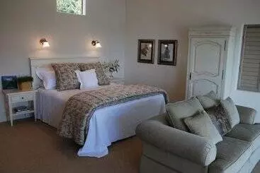 Majatalo Matiatia Bay