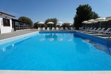 渡假胜地  Cilento Dreams Village