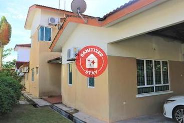 Otel Oyo 90300 D Hitech Home