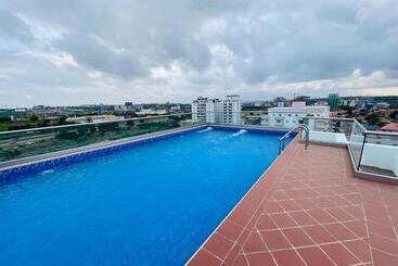 מלון דירות Oasis Park Residence