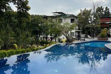 Hotelli Ataraxia Crestmont Resorts & Spa