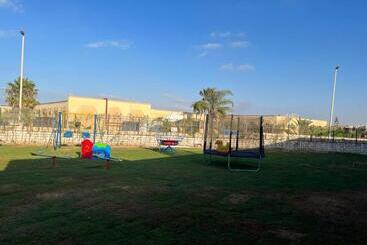 هتل Golden Lake Marina