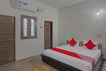 فندق Oyo 81121 Stay 130