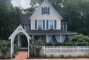 Bed and Breakfast Princess Anne Book Lovers Inn