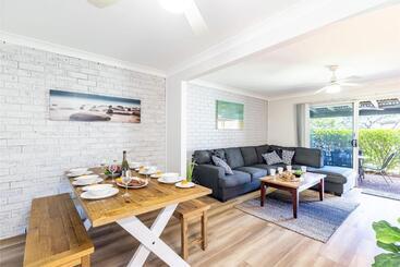 פנסיון 110 Catalina Close So Close To The Water