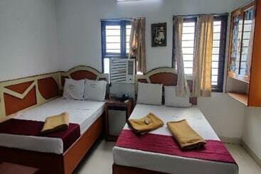 Hotel Vaccinated Staff  Oyo 81046 The Golden Tulip Residency