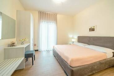 צימר Porta Maggiore Deluxe Center City Rooms