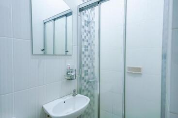 Urbanview Hotel 58 Bintaro By Reddoorz