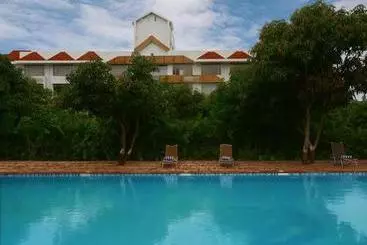 Lomakeskus Sarovar Portico Sasangir